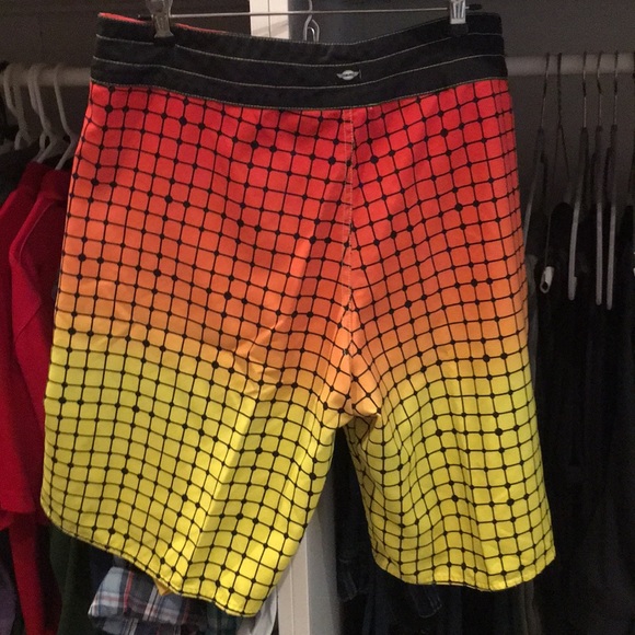 5/$25 Sz 36 Sims boardshort. Great condition - Picture 4 of 4
